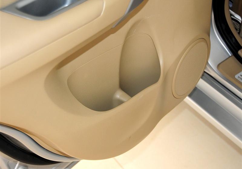 2011款 2.0L 两驱尊贵型