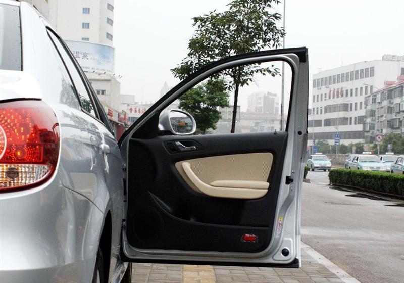 2011款 1.6L 手动品悠版
