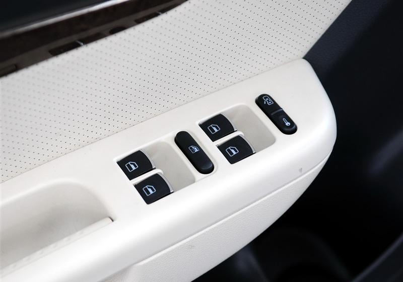 2011款 1.6L 自动品轩版