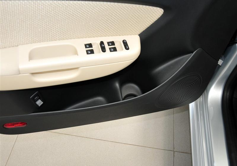 2011款 2.0L 手动品悠版