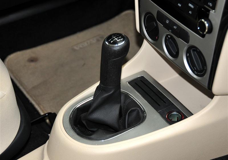 2011款 2.0L 手动品悠版