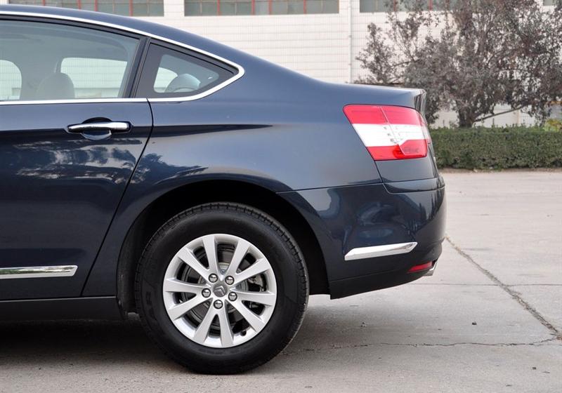 2010款 2.3L 尊雅型