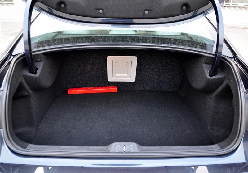 2010款 2.3L 尊雅型