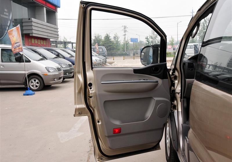 2011款 2.0L-Q3 7座长轴标准版4G94