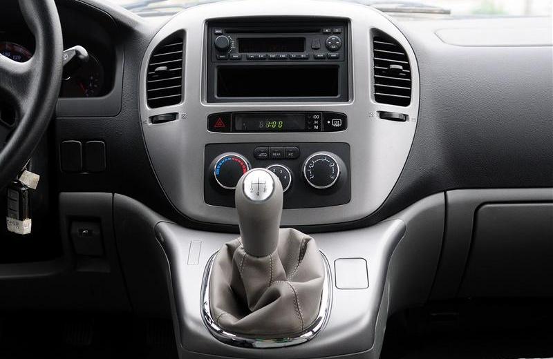 2012款 2.0L Q3长轴标准版7座