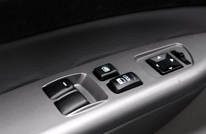2012款 2.0L Q3长轴标准版7座