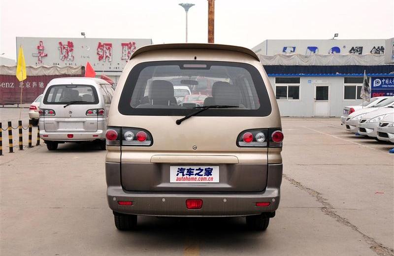 2011款 2.0L Q3 7座长轴标准版