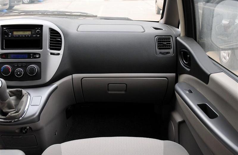 2011款 2.0L Q3 7座长轴标准版