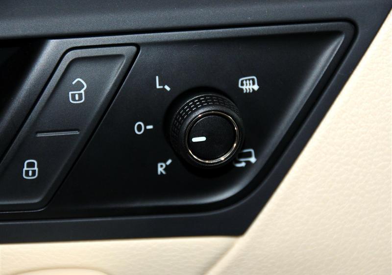 2013款 1.6L 自动豪华版