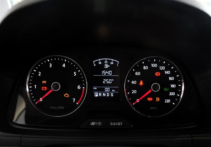 2013款 1.6L 自动豪华版