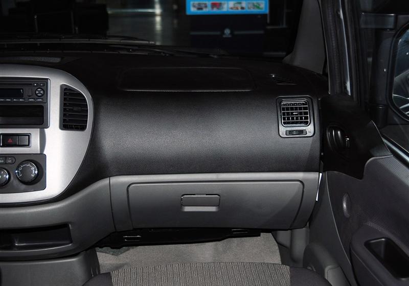 2013款 M3 1.6L 7座豪华型