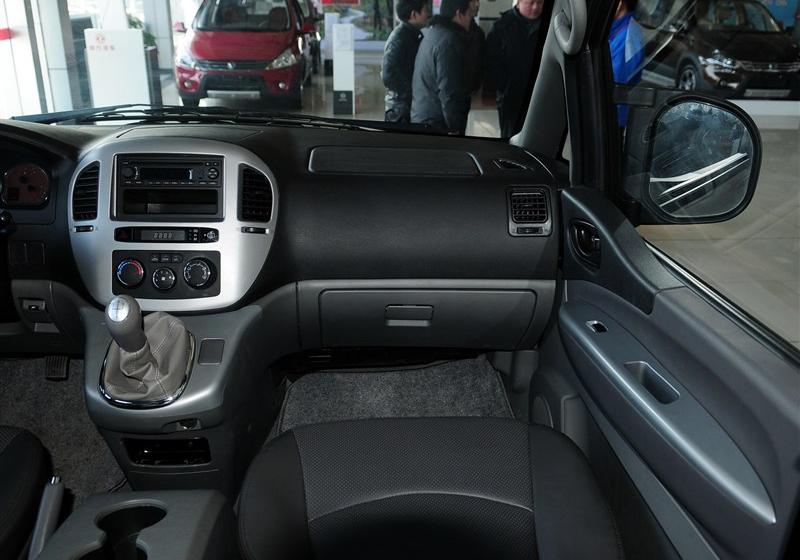 2013款 M5 Q3 2.0L 7座短轴豪华型