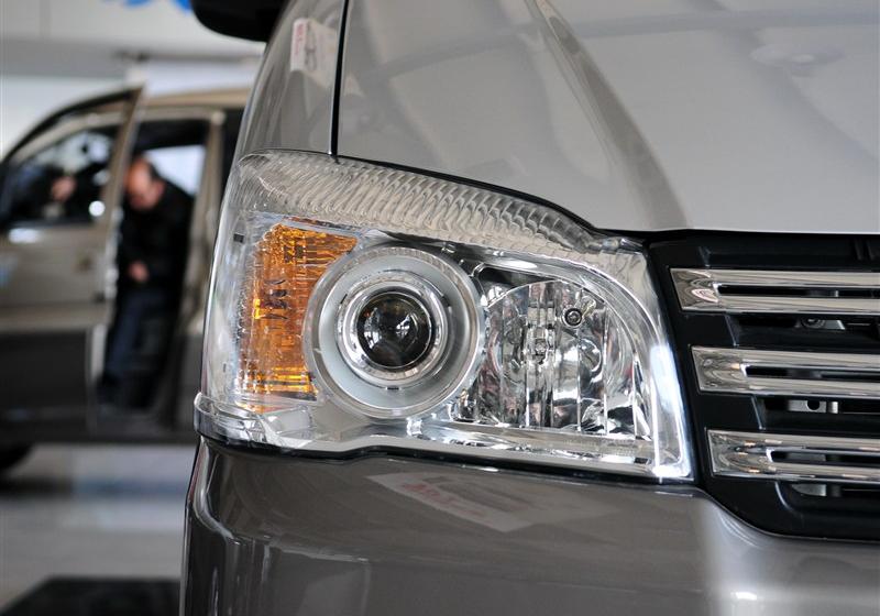 2013款 M5 Q3 2.0L 7座短轴豪华型