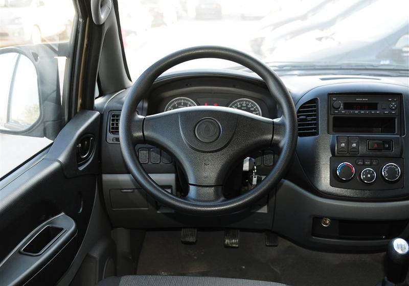 2013款 M3 1.6L 7座舒适型