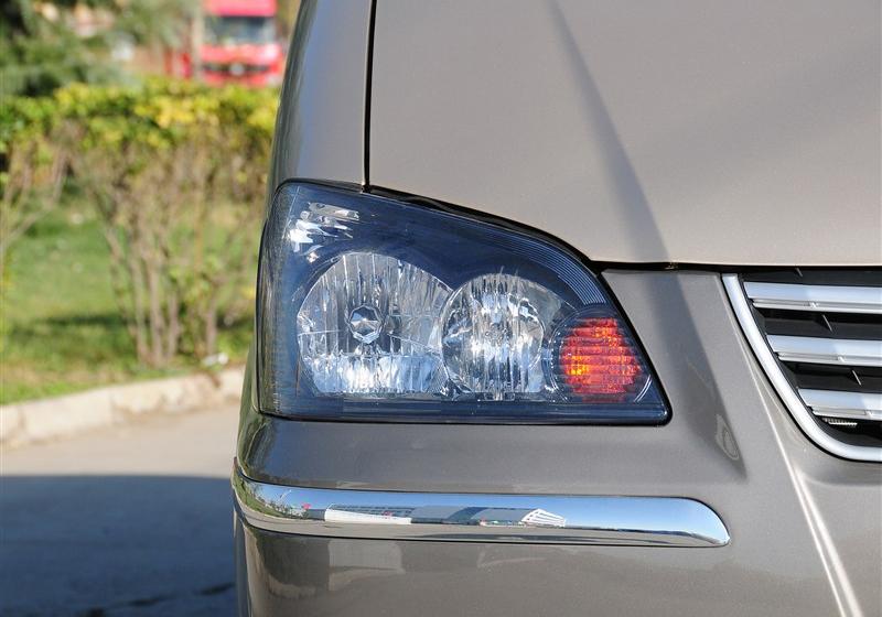 2013款 M3 1.6L 7座舒适型