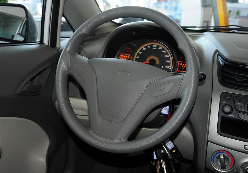 2013款 两厢 1.2L EMT理想版