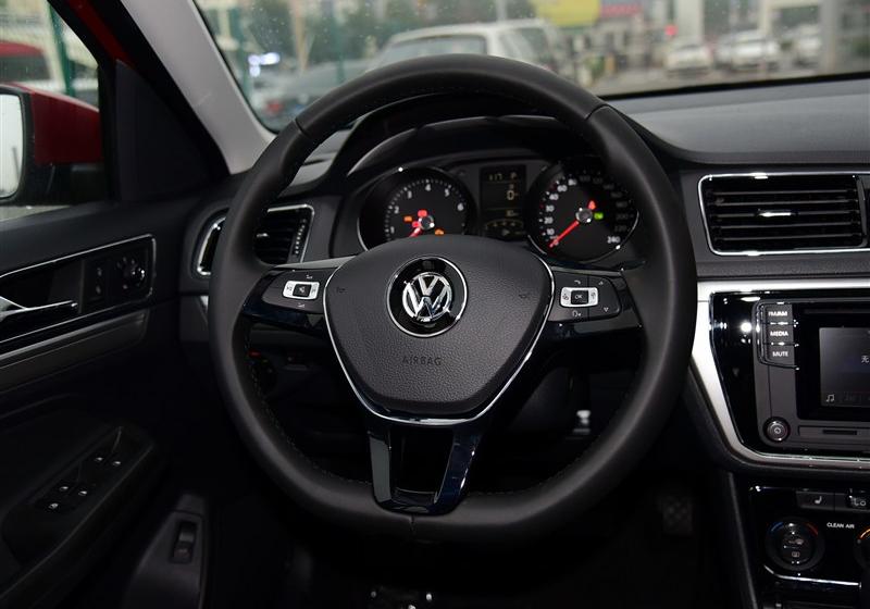 2015款 1.6L 自动豪华版