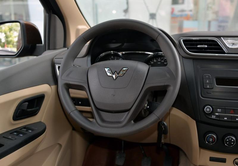 2015款 1.5L S1 标准型