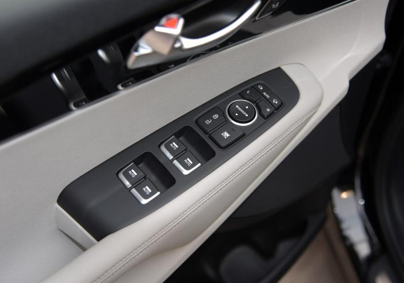 2015款 索兰托L 2.4L 汽油4WD尊贵版 5座 国IV