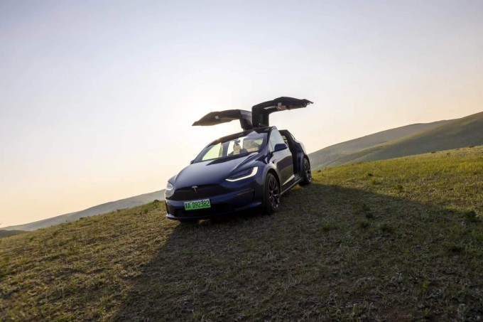 特斯拉 model x 1.jpg